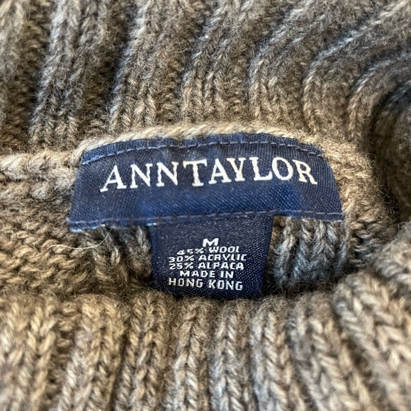 ANN TAYLOR Medium Alpaca Turtle neck sweater - Picture 4 of 4